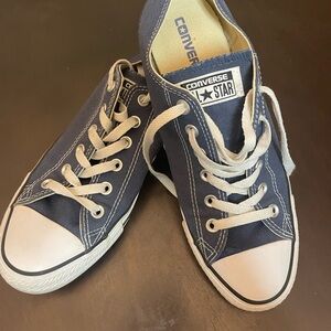 Blue Converse men’s size 8/women’s size 10. Almost brand new.